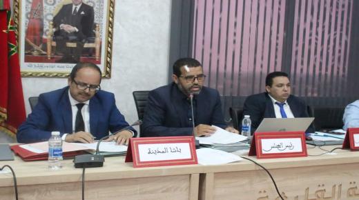 القليعة.. إقالة عضو جماعي بدون تداول ونقاش تتسبب في احتجاج المعارضة