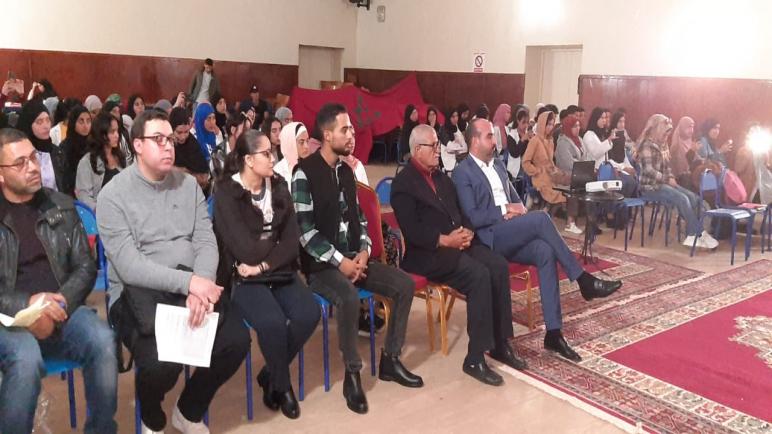 ندوة فكرية تاريخية بعنوان “تاريخ الأجداد مفخرة الأحفاد” احتفاء بعيد الإستقلال المجيد بدار الشباب سيدي بنور
