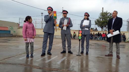 يوم تحسيسي بمناسبة اليوم الوطني للسلامة الطرقية بدار الشباب أولاد عمران بإقليم سيدي بنور