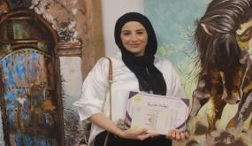 حوار رفقة الفنانة التشكيلية “وفاء الرحموني” بنسبة لتجربتي الفنية أنا مازال أبحث على أسلوب نقدر نرتاح ليه و نتفرد به