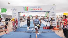 البطل عبد الناصر عمار من نادي CMND الدشيرة الجهادية يتألق في ترياثلون الفئات العمرية المسافة الطويلة المقامة بمدينة المضيق.