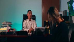 بالصور والفيديو..سيمو بلادي يطلق كليب “سكتي عليا” في رسالة لحبيبته