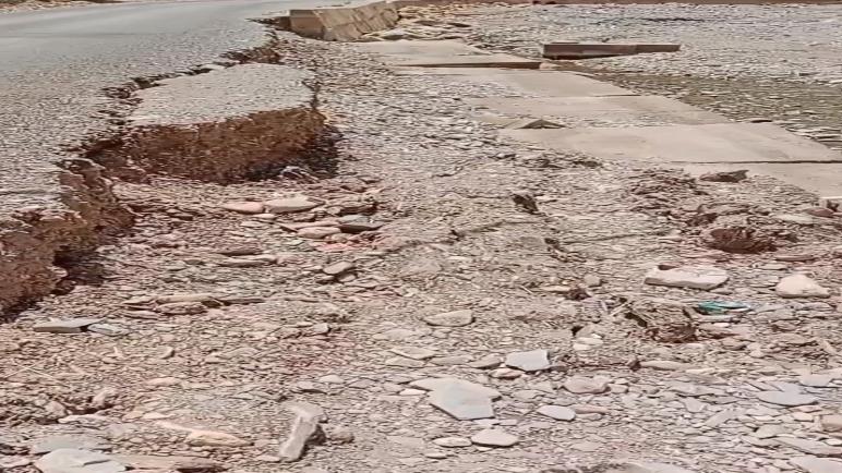 قطرات من الأمطار تفضح غش اشغال انجاز طريق محلية بمنطقة أسيف المال بإقليم شيشاوة