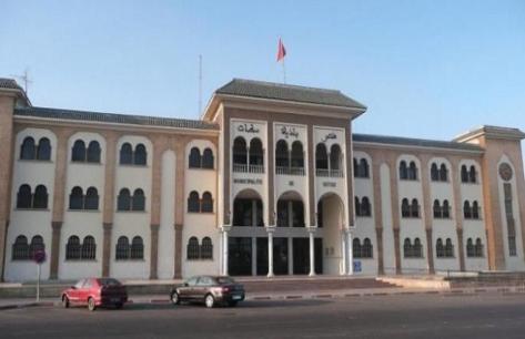 جماعة سطات .. أزمة أخلاق و قرار العزل يعصف بأربعة أعضاء