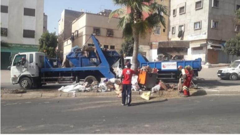 عمال النظافة بسطات ينظمون وقفة احتجاجية أمام مقر الجماعة