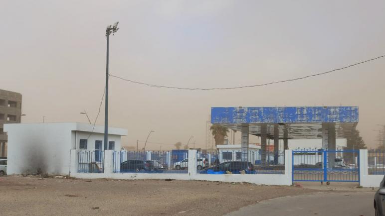 انهيار محطة سيارة الأجرة بالزمامرة التي لم تدشن بعد بسبب الرياح القوية