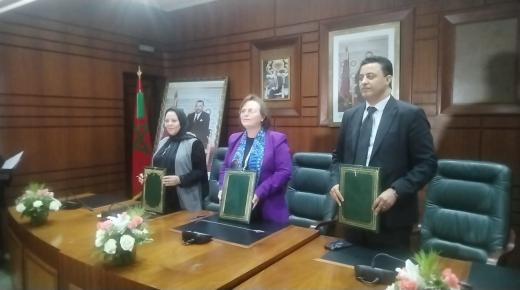 بالرباط، توقيع اتفاقية شراكة بين وزيرة التضامن والإدماج الاجتماعي والأسرة ورئيسة جمعية تاروانو للأطفال في وضعية صعبة.