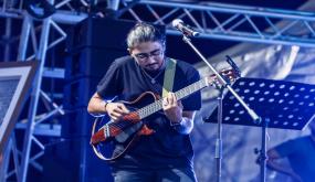 ياسين حكيم بن فضول أشهر غيتاريست بالمغرب يشتغل مع نجوم مصر ويطلق أغنية أمام السيسي