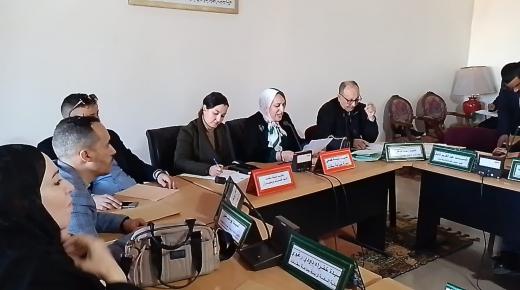 جلسةٌ استثنائيةٌ لمجلس جماعة سطات: قراراتٌ مُهمّةٌ في شؤونِ البنية التحتيةِ والتنميةِ