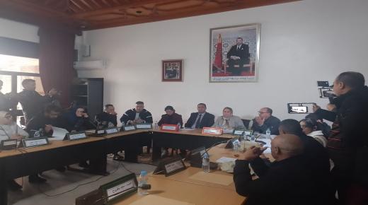 مجلس جماعة سطات يُصادقُ على دفترِ التحملاتِ الخاصِّ بالسوقِ الأسبوعيِّ