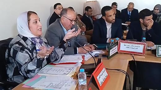 أغرب الدورات التي عرفها مجلس جماعة سطات: إقالة رئيس لجنة الاستثمار وصراعات فبراير 2025