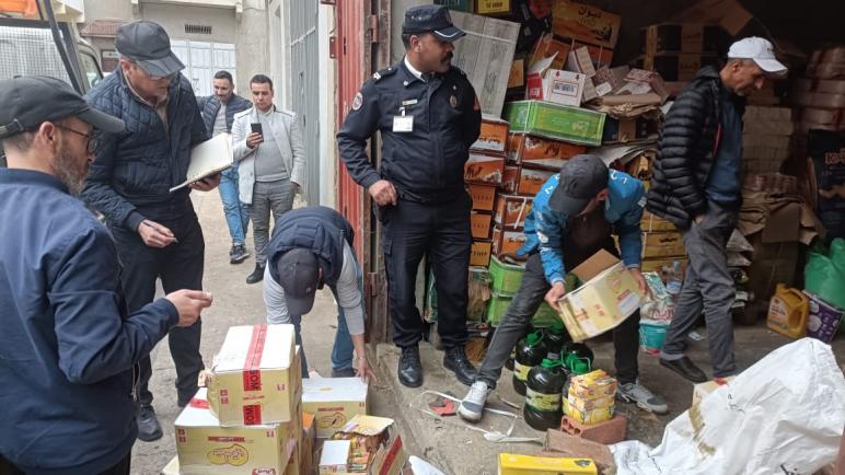 السلطات القصر الكبير تحجز ثلاث أطنان ونصف من المواد الغذائية الفاسدة