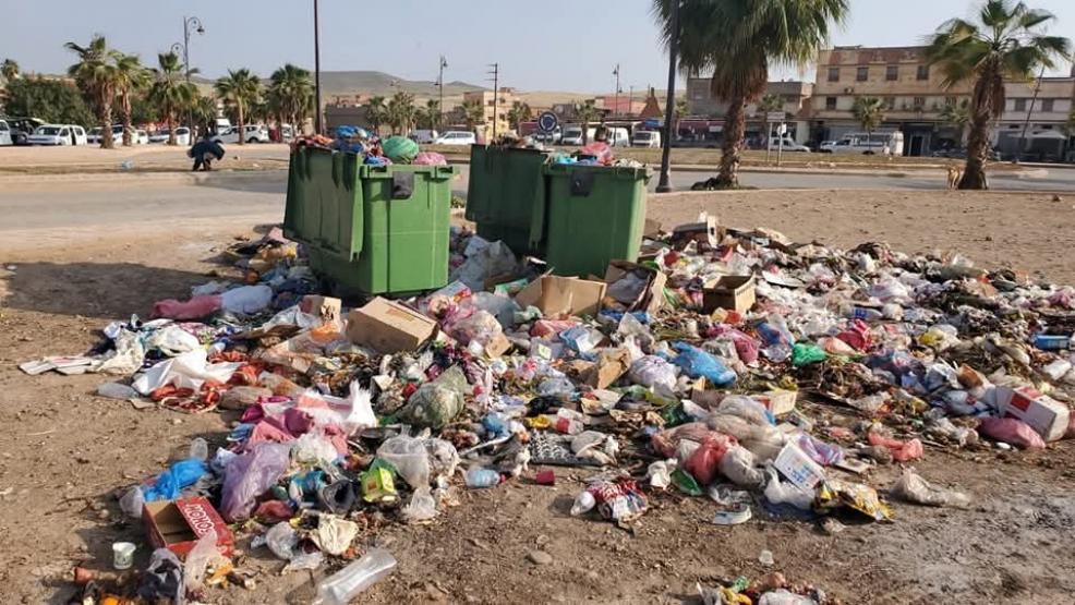 المعازيز وتراكم الأزبال أمام صمت مسؤولي إقليم الخميسات