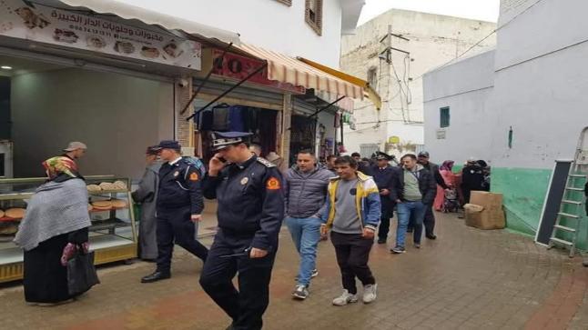 القصر الكبير: انطلاق حملة تحرير الملك العمومي وسط المدينة لتعزيز النظام التجاري