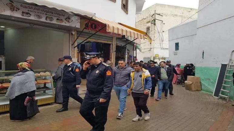 القصر الكبير: انطلاق حملة تحرير الملك العمومي وسط المدينة لتعزيز النظام التجاري