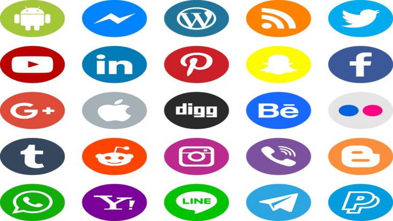 وسائل التواصل الاجتماعي: جسر التواصل أم فخ العزلة؟