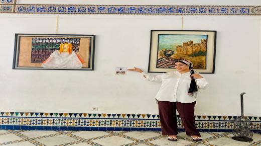 الفنانة التشكيلية “سهام مساعد” تبدع لوحات فنية بالمهرجان الدولي لمملكة الفنون