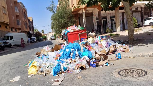 الخميسات.. تدهور خطير في قطاع النظافة وتراكم الأزبال يثير استياء الساكنة