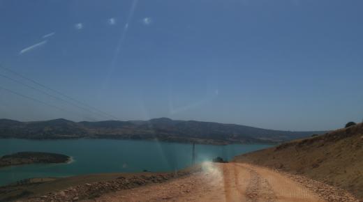 ساكنة مدشر بني معافة تطالب بفك العزلة بسبب طريق مهترئة