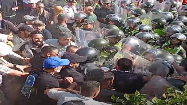 اكادير :تدخل القوات لوقف الوقفة الاحتجاجية أمام المستشفى الجهوي الحسن الثاني… وصمة عار في حق الحق في الصحة
