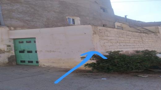 المزار دوار ايت المودن- أيت ملول: الملك العام يُبتلع… بجدار وضمه إلى منزل!