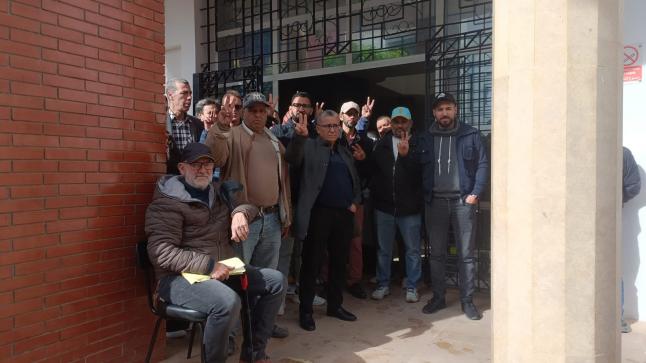 احتجاج موظفي “لاراديل” سابقاً بالقصر الكبير بعد إدماجهم في الشركة الجهوية SRM(TTA)