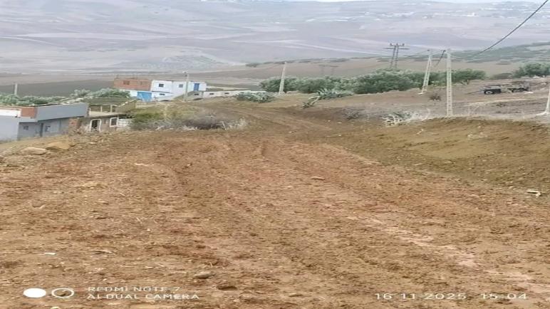 “البوادي تحت وطأة الطرق غير المعبدة بين العزلة والمعاناة”