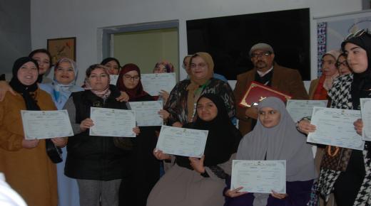 جمعية العهد للمرأة والتضامن الاجتماعي بالقصر الكبير تحتفل بالذكرى الوطنية وتكرّم خريجات فوج الوحدة 2024/2025