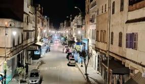 القصر الكبير : شارع عبد المالك السعدي (دوار العسكر) يكتسي حلة جديدة بعد تطوير الإضاءة، والمطالبة بتعميم الإصلاحات على المدينة بأكملها