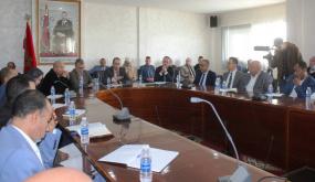 القصر الكبير يتجه نحو هوية بصرية جديدة… اجتماع موسّع يناقش مشروع توحيد الإشهار التجاري