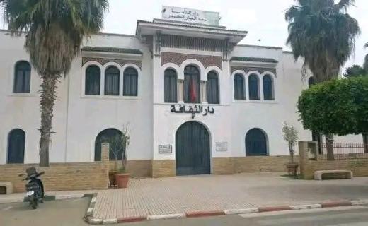 القصر الكبير : الإعلامي “إبراهيم بنطالب” يُوَجِّهُ رسالة مستعجلة الى السيد باشا المدينة بتدخل بشأن وضعية دار الثقافة