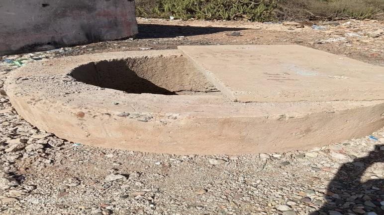 تمرسيط البئر خلف مدرسة المناهل أصبح رمزاً لفشل التدبير… وسيظل كذلك ما دام المسؤولون يختارون الصمت بدل التحرك.