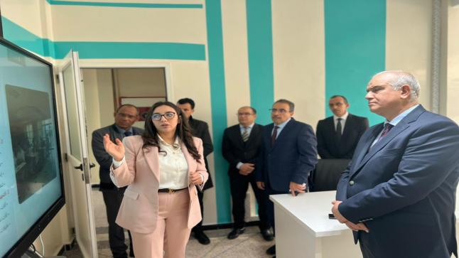 السيد محمد الزهر، عامل عمالة إنزكان أيت ملول يقف على دينامية التكوين والمواكبة بمنصة الشباب “الأمل” بالدشيرة الجهادية.