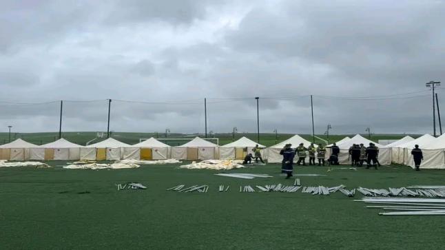 السلطات بالقصر الكبير تجهز خيام لإيواء المتضررين من آثار الفيضانات