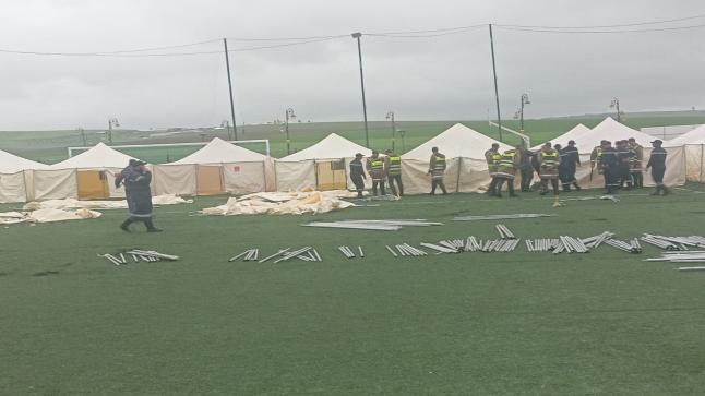 السلطات الإقليمية بالقصر الكبير تمنع رجال الإعلام من تغطية مراكز الإيواء