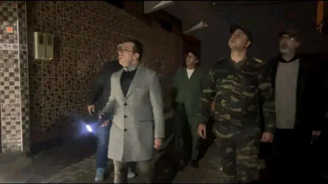 أمن القصر الكبير يواصل المراقبة الميدانية للتأكد من سلامة الوضع وخلوّ المناطق التي تم اخلاؤها