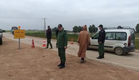 الدرك الملكي بالقصر الكبير يشدد المراقبة ويقيد الولوج حمايةً للمواطنين وممتلكاتهم