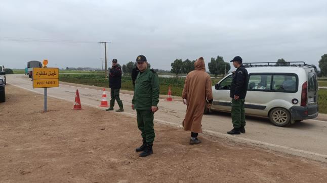 الدرك الملكي بالقصر الكبير يشدد المراقبة ويقيد الولوج حمايةً للمواطنين وممتلكاتهم