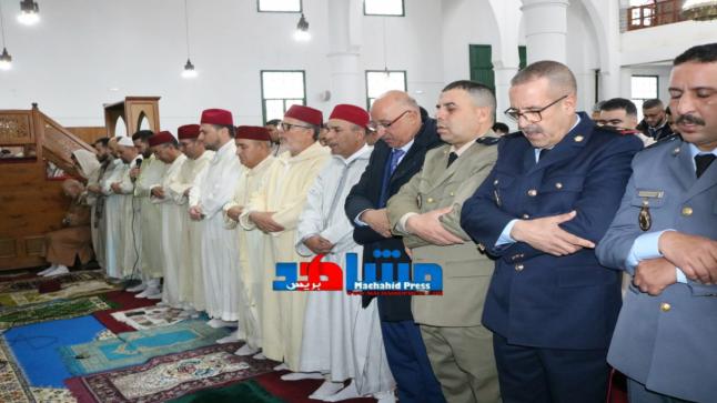 ساكنة مدينة القصر الكبير تؤدي صلاة عيد الفطر المبارك لعام 1447 بمساجد الجامعة