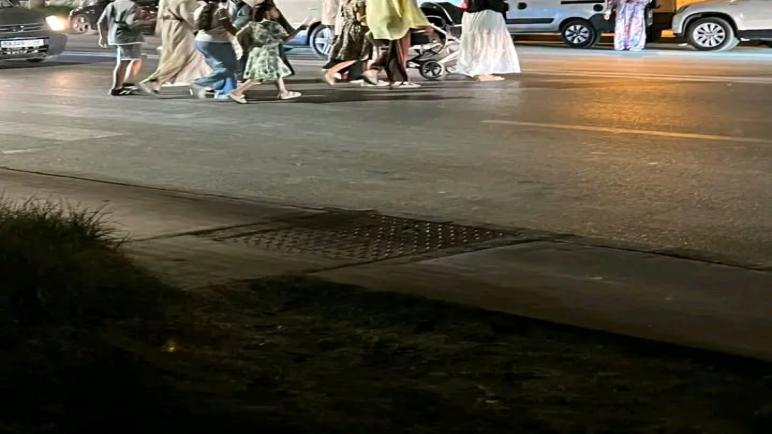 بعد تآكلها.. مطالب بإعادة صباغة ممرات الراجلين بالقصر الكبير