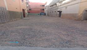 الدشيرة الجهادية :توقفت أشغال التبليط بحي اكي واكي يثير استياء الساكنة.