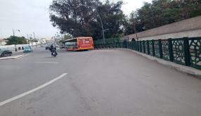 إنزكان:وقوف عشوائي لحافلة بمدارة المستشفى الاقليمي… خطر يومي يهدد أرواح الركاب ومستعملي الطريق