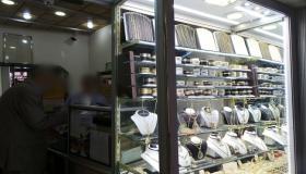 سرقة حليّ تورّط إمرأة وبائعي مجوهرات بخريبكة