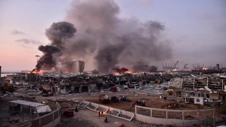 إنفجار الميناء يشرد 300 ألف شخص في بيروت