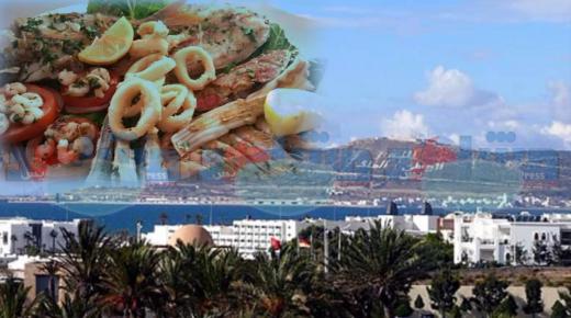 غياب مراقبة الأسعار يسهل تعرض زبائن مقاهي السمك بأكادير للنصب والإحتيال