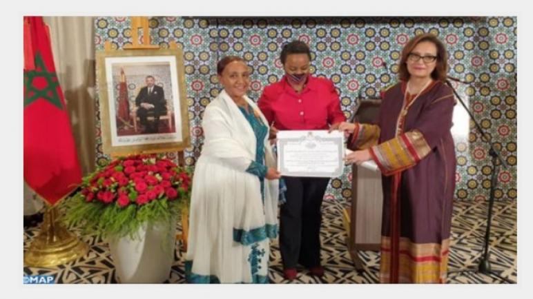 تسليم الوسام العلوي من درجة ضابط كبير لسفيرة إثيوبيا السابقة بالمغرب