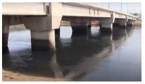 بقع سوداء تطفو على واد بورقراق تثير مخاوف وقلق الساكنة