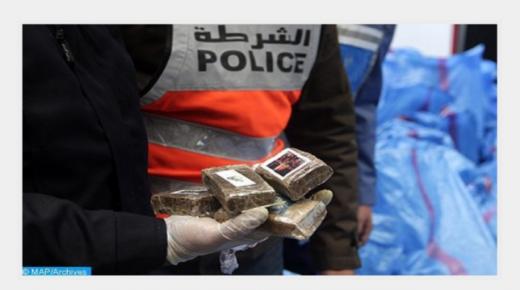 حجز 695 كيلوغراما من مخدر الشيرا وتوقيف سبعة أشخاص للاشتباه في ارتباطهم بشبكة إجرامية تنشط في التهريب الدولي للمخدرات بطنجة