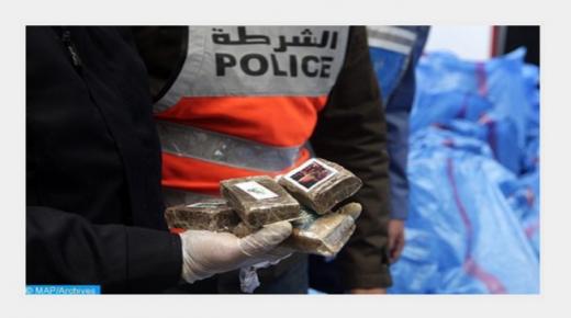 إجهاض محاولة تهريب 498 كيلوغرام من مخدر الشيرا وتوقيف شخص يشتبه في ارتباطه بشبكة إجرامية تنشط في التهريب الدولي للمخدرات بالرباط
