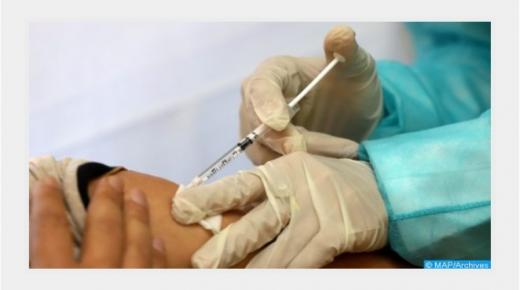 الصواب والخطأ بشأن حملة التلقيح: البروتوكول العلاجي، السلالات المتحورة واللقاح، سوق الأدوية…